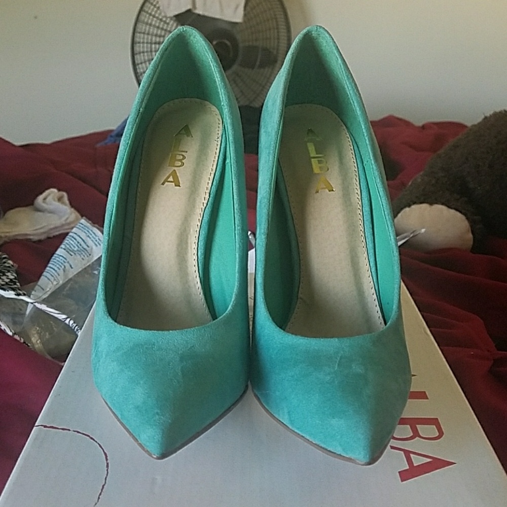Single sole pumps